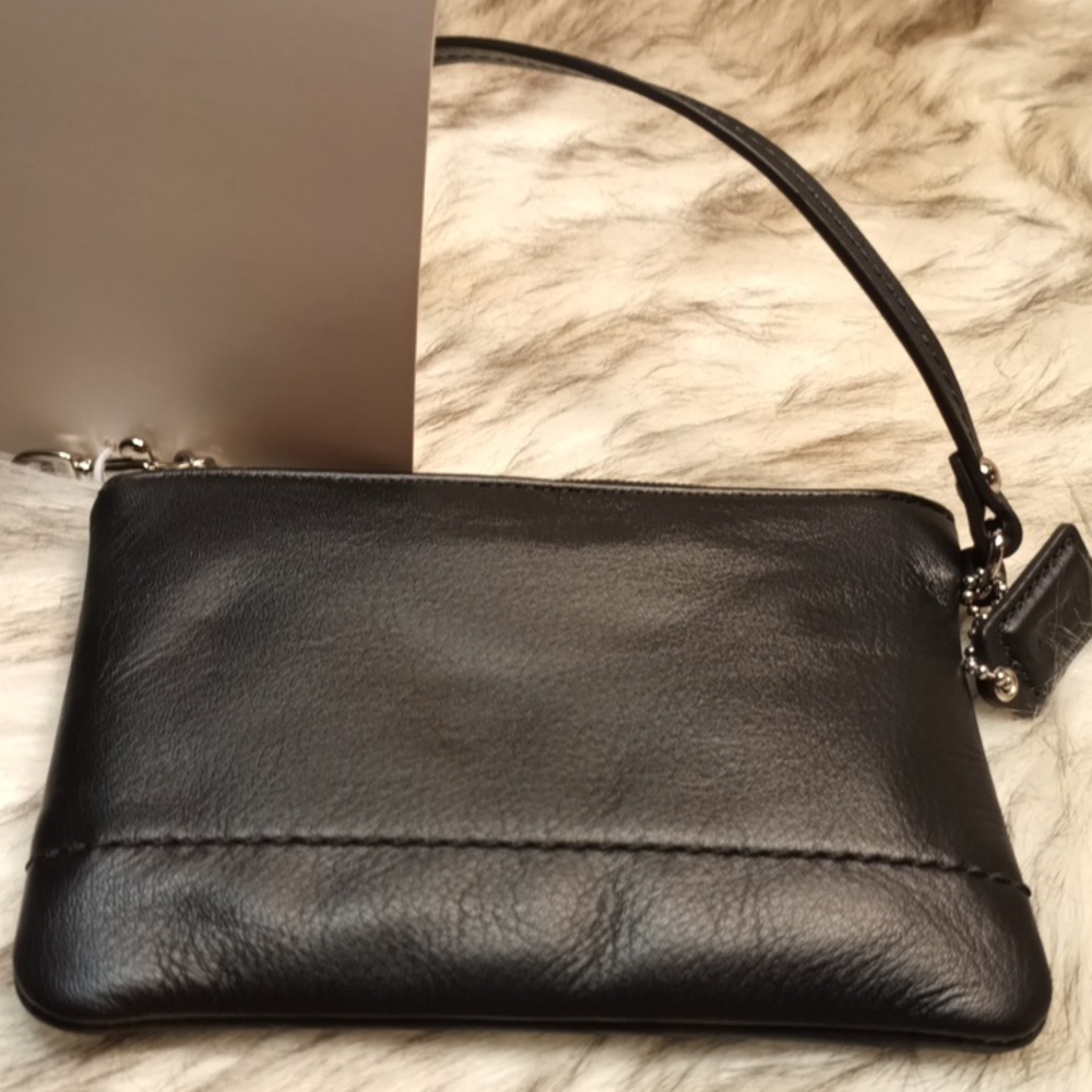 Coach Black Leather Wristlet, Never Used Still In The Gift Box - Picture 4 of 5
